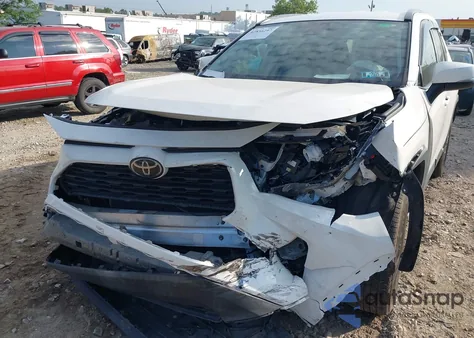 2022 Toyota Rav4 Xle z USA, uszkodzony, nr VIN 2T3W1RFV9NC181361